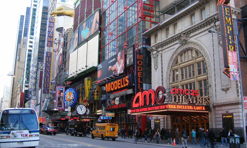 Кинотеатр AMC на Таймс-сквер в Нью-Йорке в докоронавирусную эпоху. Фото  
shankar s. (CC BY 2.0)